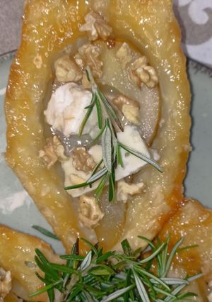 Una foto de Peras hojaldradas con roquefort