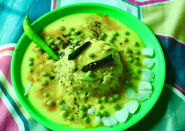 Recipe of Speedy Matar Wali kadhi with rice