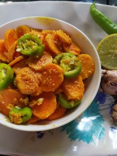 ओल्या हळदीचे लोणचे (olya haldiche lonche recipe in marathi) रेसिपी चे मुख्य फोटो 