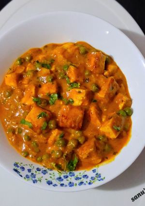 A picture of Matar Paneer.