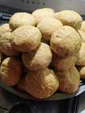 Pancitos de cebolla al pesto