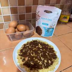 A picture of Kerak telor nasi sisa abon.