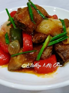 Hình của món Sườn xào chua ngọt.