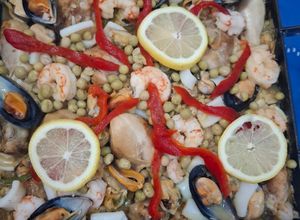 Una foto de Paella en plancheta