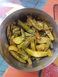 ટીંડોળા બટેકા નુ શાક (Tindora Bataka Shak Recipe In Gujarati) રેસીપી મુખ્ય ફોટો