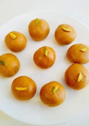 A picture of Besan Laddu.