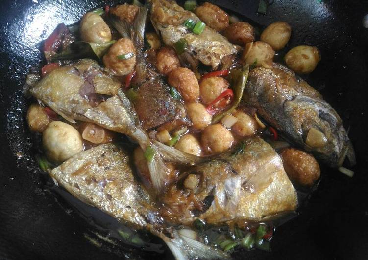 Resep Ikan masak kuah kecap (no msg) yang Lezat