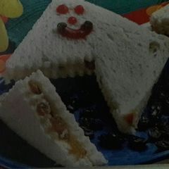 Cheese raisin sandwich A picture of Cheese raisin sandwich.