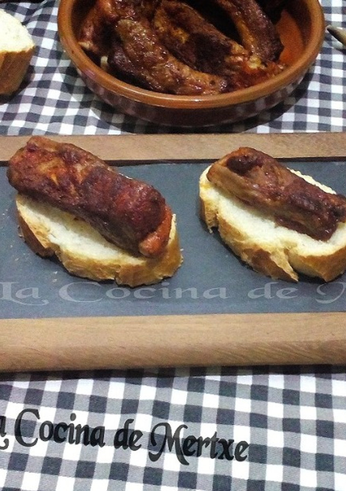 Una foto de Pintxo o tapa de costilla adobada