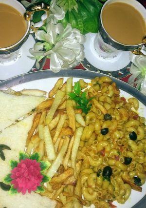 A picture of Macroni frize with sandwiches.