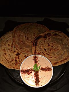 গার্লিক বাটার লাচ্ছা পরোটা (Garlic Butter Laccha Paratha recipe in Bengali) রেসিপির প্রধান ছবি