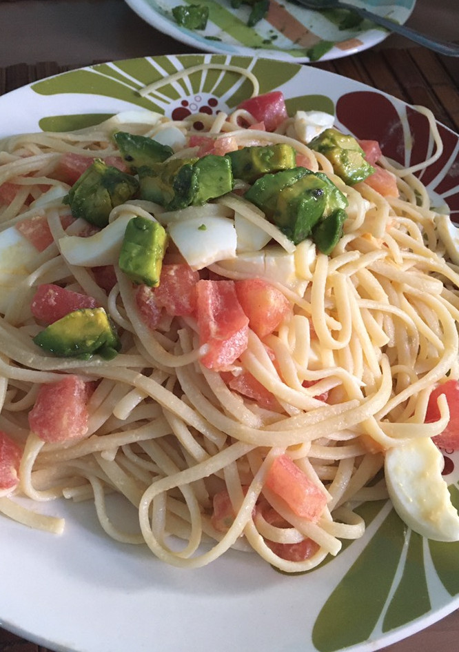 Una foto de Ensalada de fideos🍝🥬