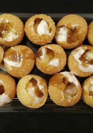 A picture of Simple stuffed Golgappa.