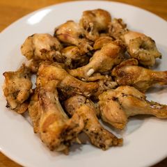 Japanese yakitori-style seasoned chicken wings A picture of Japanese yakitori-style seasoned chicken wings.