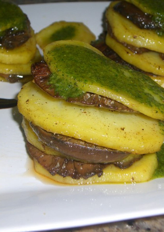 Una foto de Milhojas de níscalos y patatas
