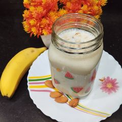 A picture of Banana & Almonds Smoothie.