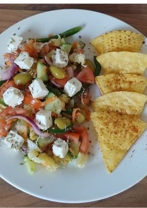 A picture of Greek salad.