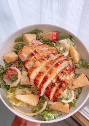 Hình của món Salad gà nướng thơm ngon ngất ngây 🥗.