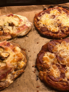 Bögrés teljeskiörlésű mini pizzák 🍕🍕🍕 recept fotója
