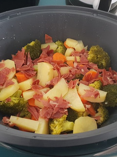Una foto de Brócoli, zanahoria, patata y jamón en Thermomix