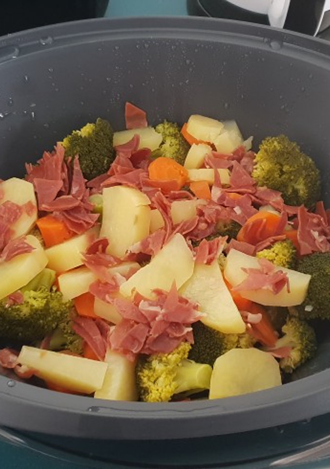 Una foto de Brócoli, zanahoria, patata y jamón en Thermomix