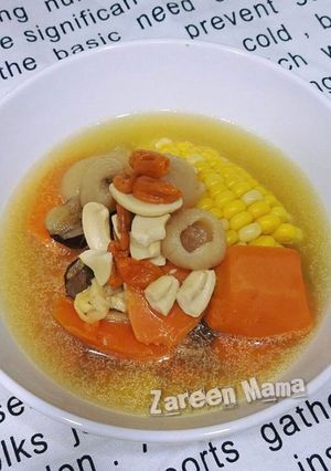 提高抵抗力腰果紅蘿蔔圓肉素湯 的食譜成品照片