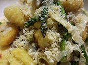 Una foto de gnocchi verdura