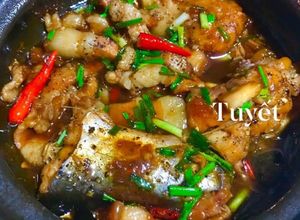 Hình của món Cá hú và thịt ba chỉ kho tiêu.