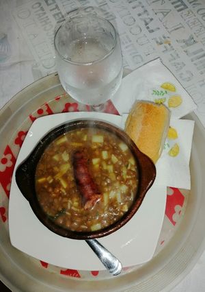 Una foto de Lentejas con longaniza