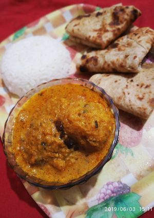 A picture of Aalu kofta curry.
