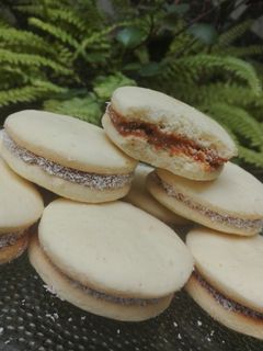 Una foto de Alfajores de maicena ❤ sin manteca