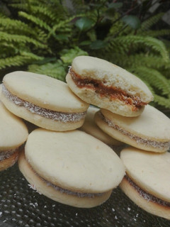 Una foto de Alfajores de maicena ❤ sin manteca