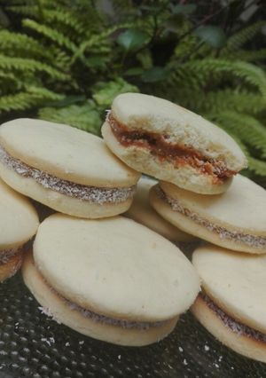 Una foto de Alfajores de maicena ❤ sin manteca