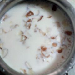 A picture of शेवयांची खीर.