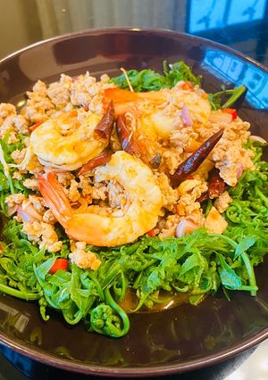 รูปของ ยำผักกูดหมูสับกุ้งสด🐷🦐