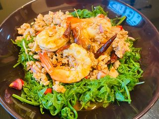 ยำผักกูดหมูสับกุ้งสด🐷🦐