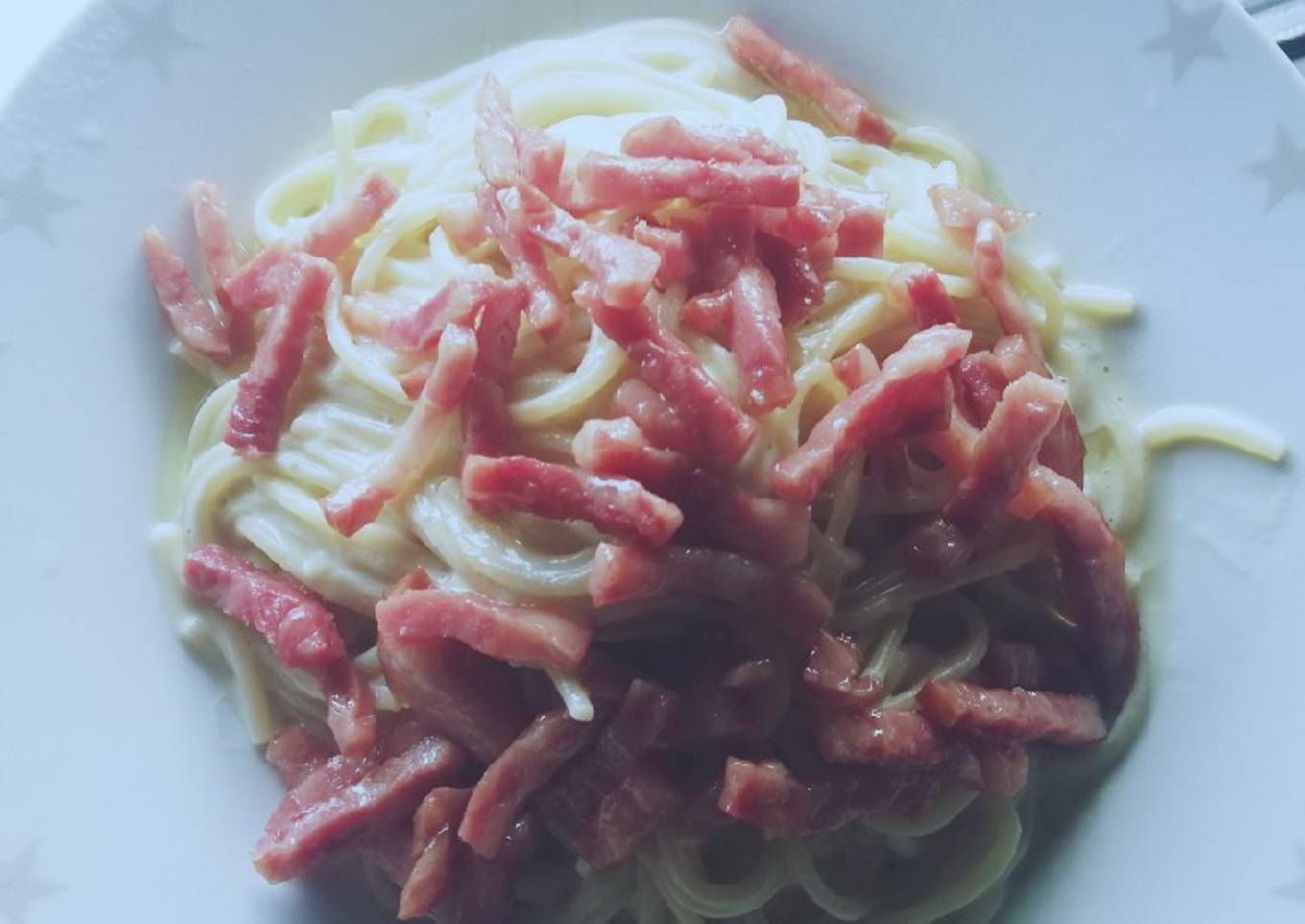 Spaggettis carbonara de aguacate y calabacín
