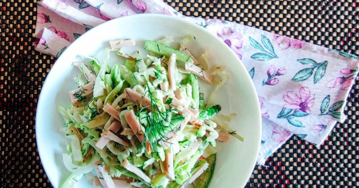 Салат с корейской морковью, ветчиной и кукурузой: рецепт - Лайфхакер