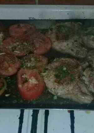 Una foto de Chuletas de cerdo y guarnición!!