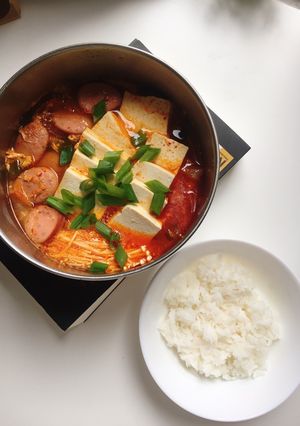 Hình của món Canh kimchi và câu chuyện hộp cá ngừ chia đôi ^^.