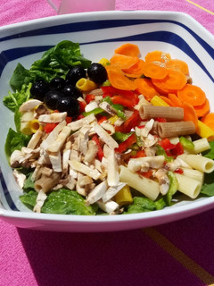 Una foto de Ensalada de pasta multicereales y verduras