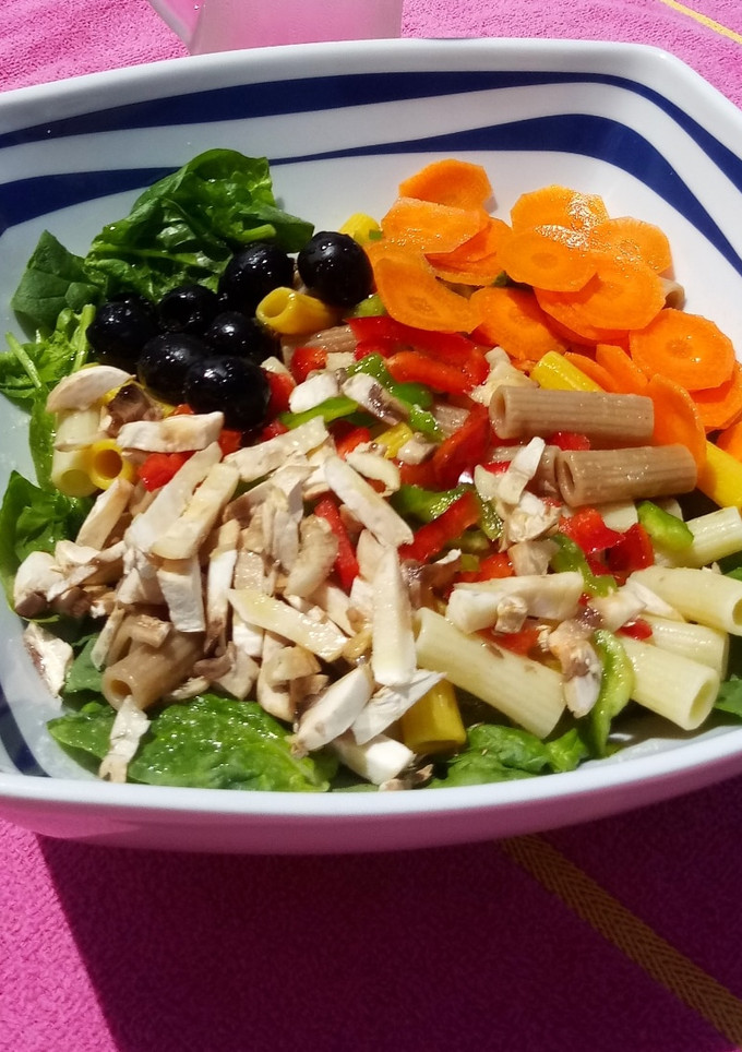 Una foto de Ensalada de pasta multicereales y verduras