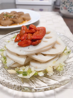 涼拌蓮藕 的食譜成品照片