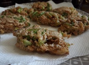 Una foto de Buñuelos integrales de lechuga & muzzarela