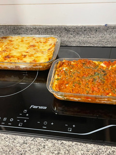 Una foto de Lasañas con queso mozzarella & queso de cabra...... 🐐🐐🐐 depende de los comensales