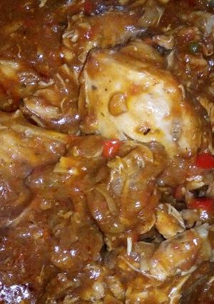 A picture of Chicken in tomatoes gravy.