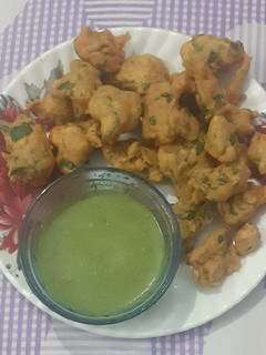 पालक की पकौड़ी (palak ki pakodi recipe in Hindi) रेसिपी मुख्य फोटो