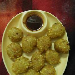 A picture of Sabudana vada.