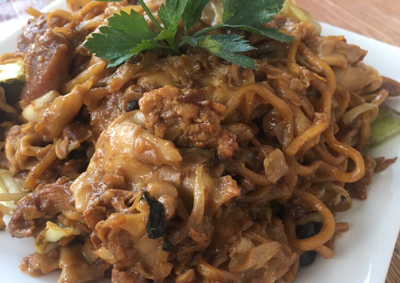 Pangsit & mie goreng special ala fe<br />(Pangsit goreng viral le gino)