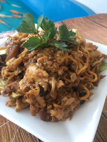 Langkah Gampang Membikin Resep Pangsit &amp; mie goreng special ala fe (Pangsit goreng viral le gino) yang Uenak Anti Ribet, Mantap